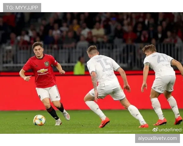 利兹联客场2-1曼联，队史首次在英超客场击败红魔